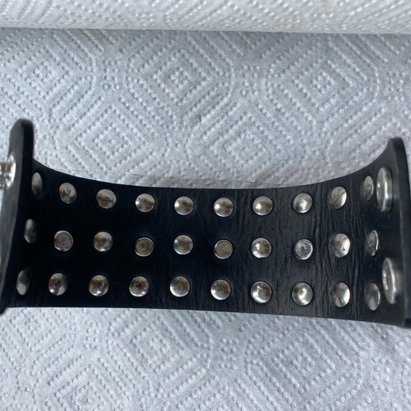 Bracelet skull and spikes biker style. Snap adjustment for 2 size fit. - Picture 5 of 5